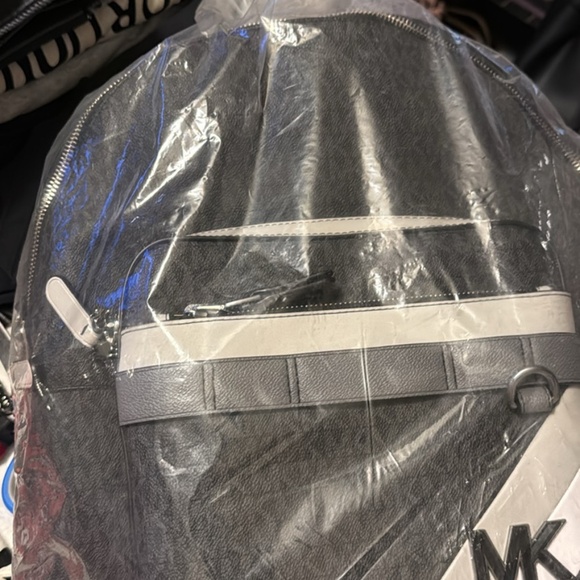 Xl large Michael Kors Backpack - Picture 3 of 3